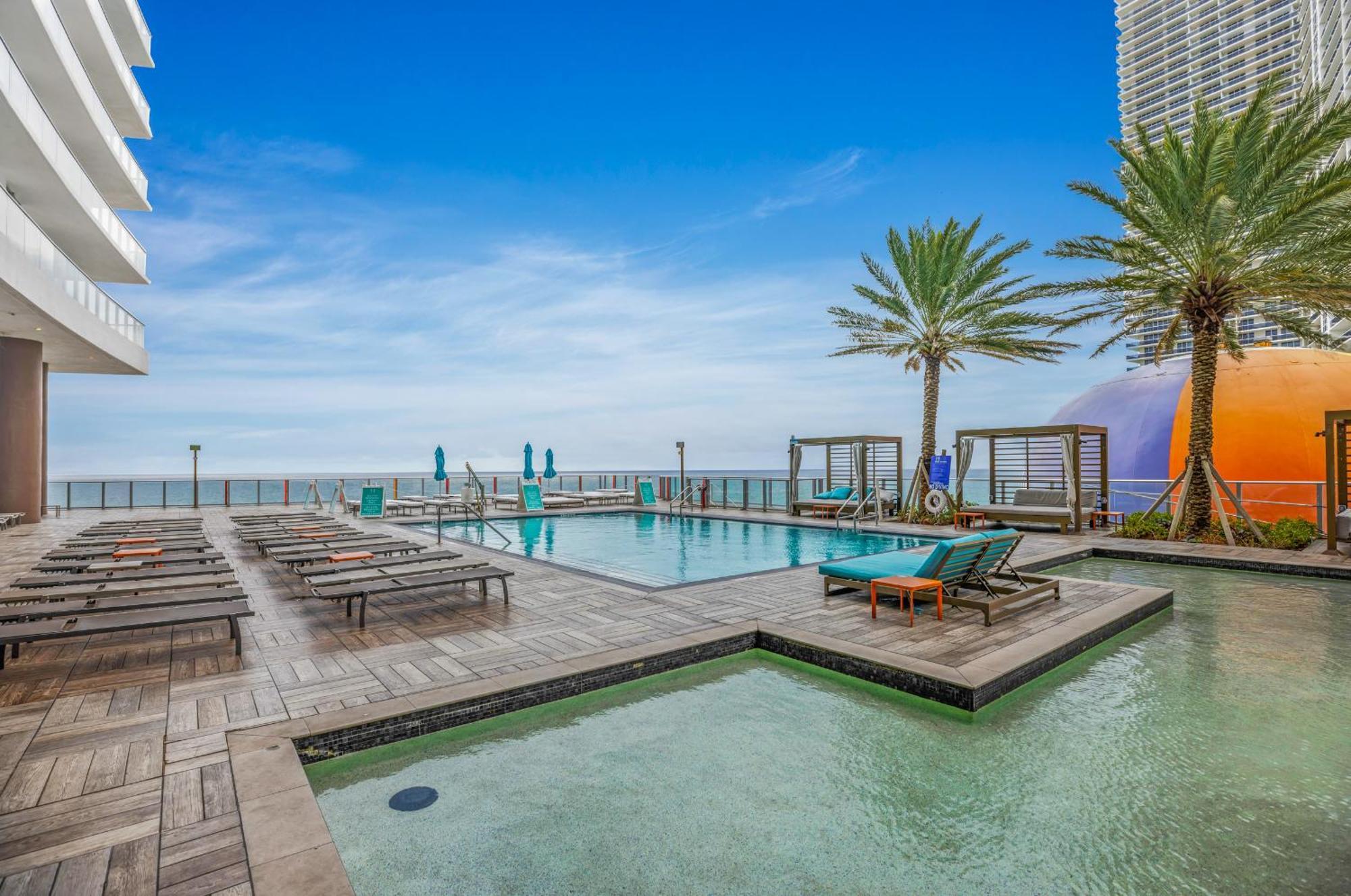 Wake Up To The Sound Of Waves In A Stylish Condo In A Luxury Resort Hollywood Exterior foto
